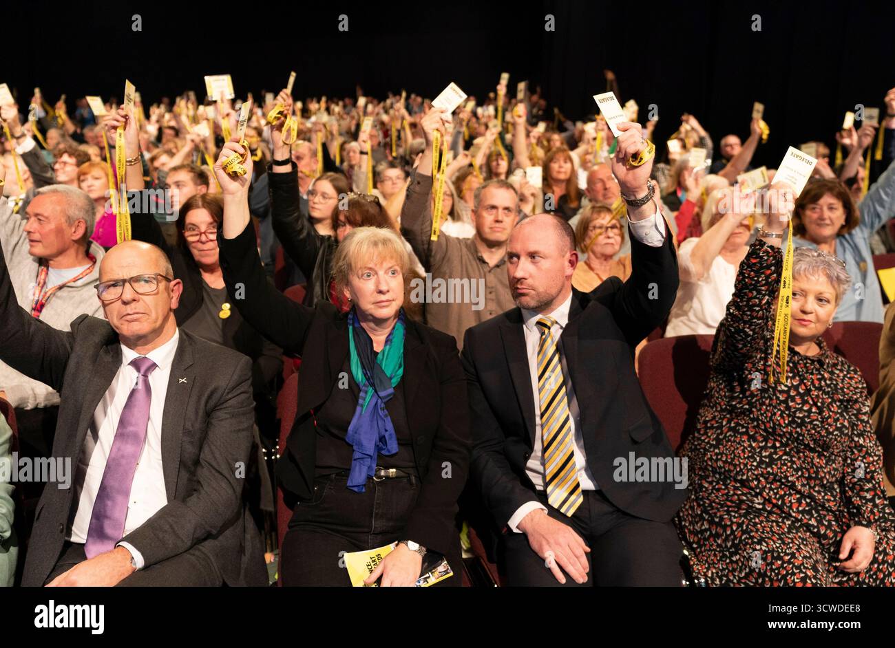 Aberdeen, Scozia, Regno Unito. 11 ottobre 2025. Primo giorno della Conferenza annuale SNP ad Aberdeen, Scozia. I delegati discutono la risoluzione 6 sul modo migliore per vincere l'indipendenza. La mozione è stata presentata da John Swinney e approvata. Fig.: Voto dei delegati sulla risoluzione 6. Iain Masterton/Alamy Live News. Foto Stock