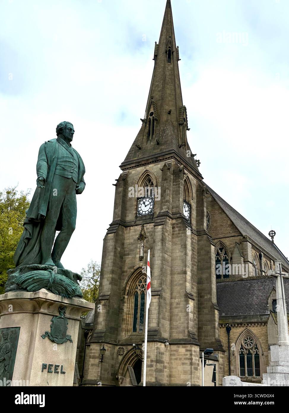 Statua di Sir Robert Peel in Market Place Bury Greater Manchester, accanto alla chiesa Foto Stock