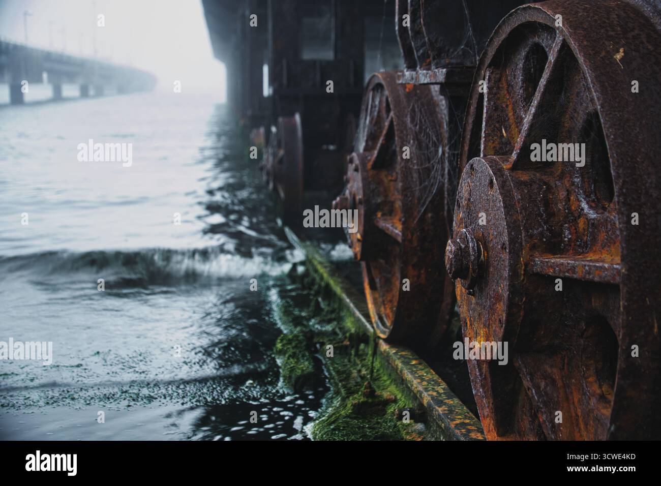 Rusty Industrial Gears by the Sea Foto Stock