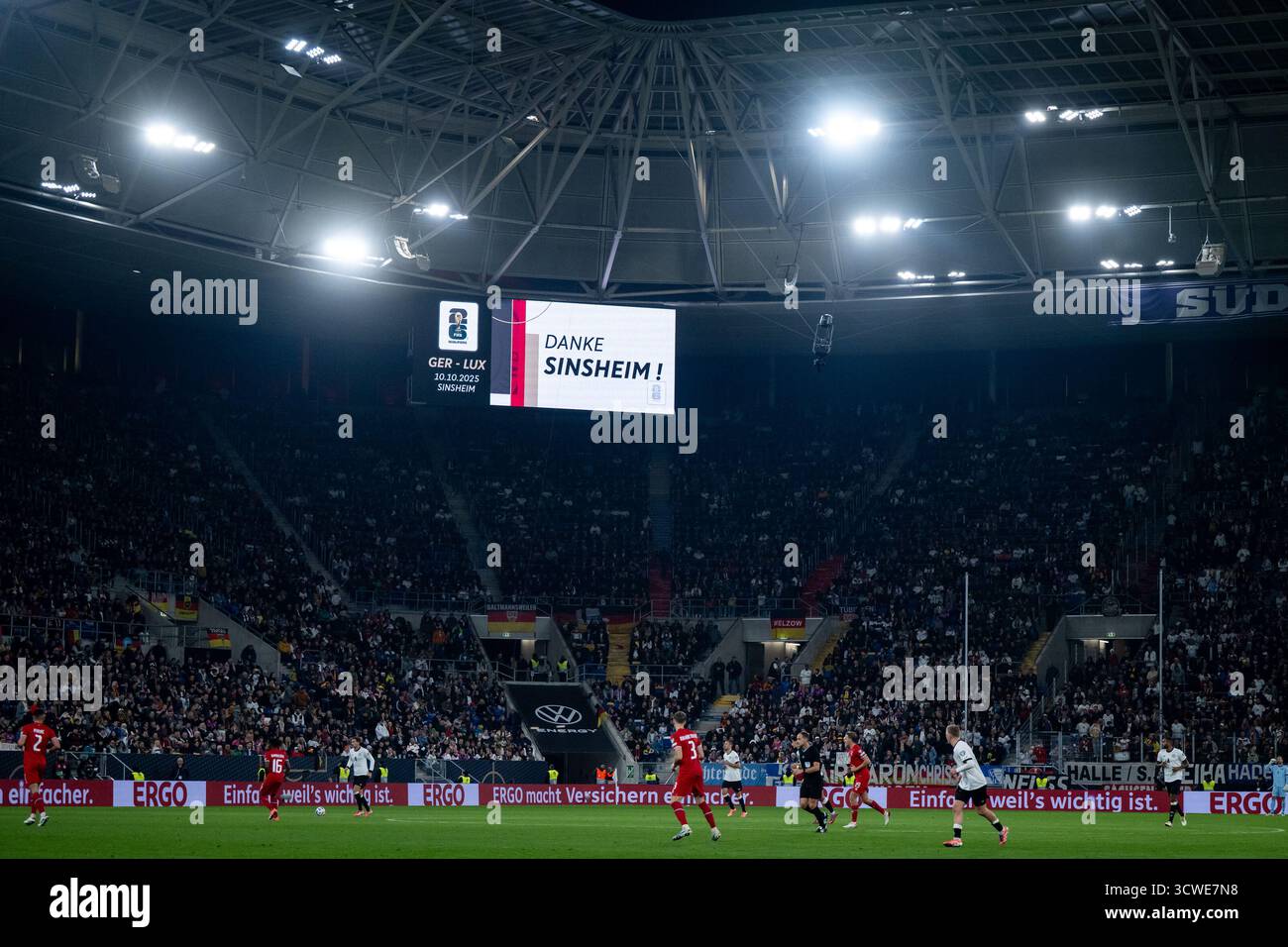 Danke Sinsheim auf der LED Anzeigetafel, GER, Deutschland vs. Luxemburg, Fussball, Herren, WM-Qualifikation Europa, 7. Spieltag, Spielzeit 2025/2026, 10.10.2025 foto: Eibner-Pressefoto/Michael Memmler Foto Stock