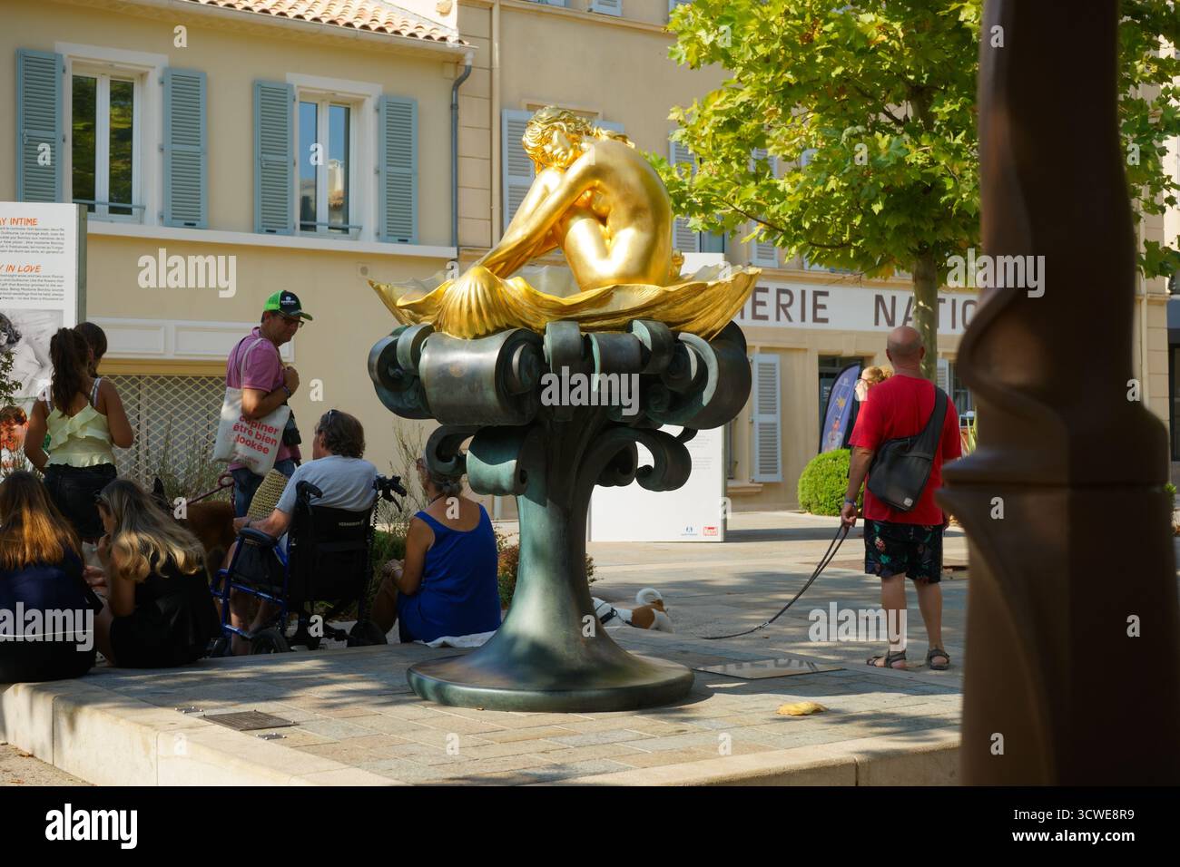 Strade di Saint-Tropez, Francia - statua di Brigitte Bardot Foto Stock