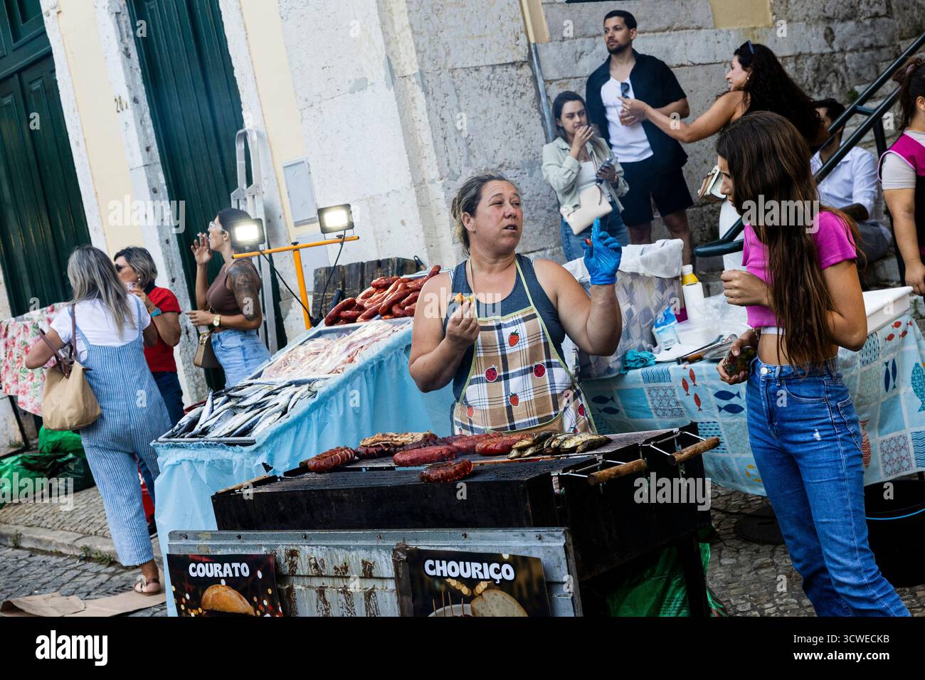 Lisbona, Portogallo - 21 giugno 2025: Santos Populares ad Alfama Foto Stock