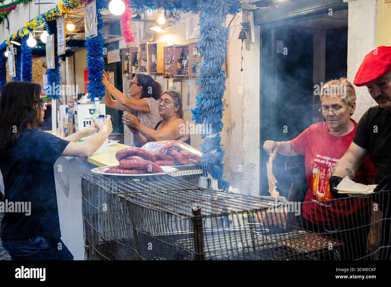 Lisbona, Portogallo - 21 giugno 2025: Santos Populares ad Alfama Foto Stock