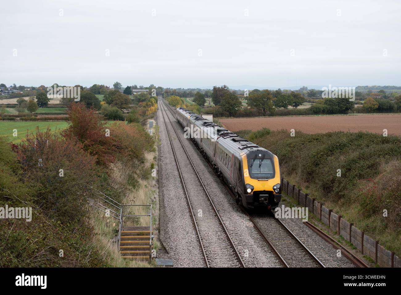 Treno diesel CrossCountry Voyager a Bredicot, Worcestershire, Inghilterra, Regno Unito Foto Stock
