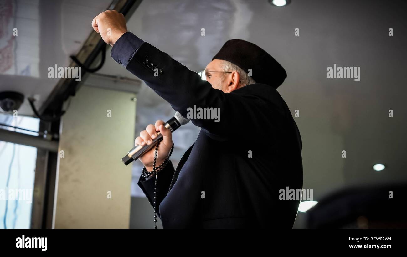 Solidarietà globale con Gaza dopo il cessate il fuoco, il ritiro dell'esercito israeliano e lo scambio di prigionieri tra Hamas e Israel Gaziantep, Türkiye 11 ottobre 2025: Migliaia di cittadini turchi partecipano a una grande manifestazione di solidarietà con i palestinesi a Gaza, a seguito dell'annuncio di un cessate il fuoco, del ritiro delle forze israeliane dalla Striscia di Gaza e del rilascio reciproco dei prigionieri da entrambe le parti. Gaziantep Türkiye, Copyright: XMohammadxBashirxAldaherx Foto Stock