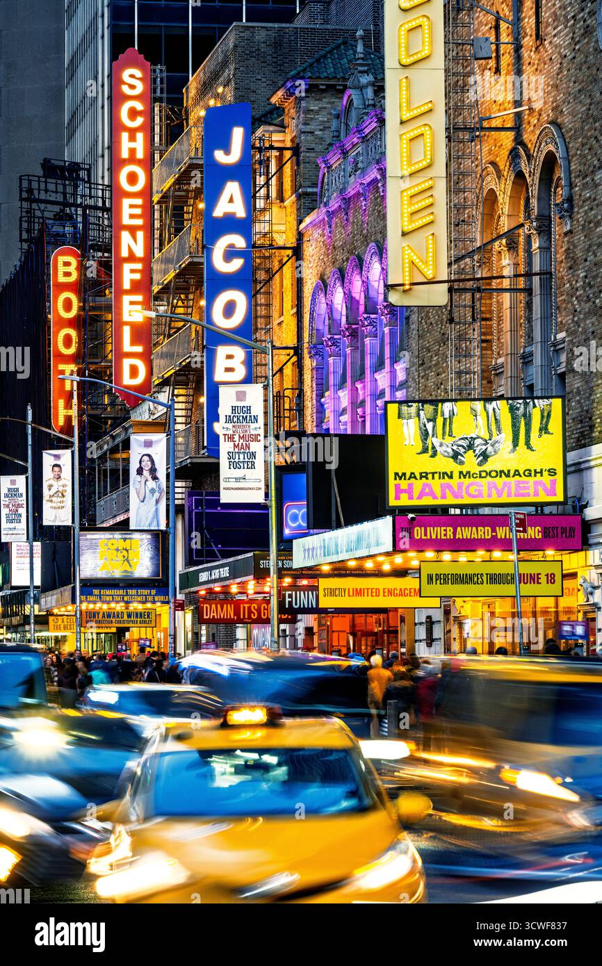 Broadway Theater Marquees, Times Square, Theater District, 45th Street, Manhattan, New York. Foto Stock