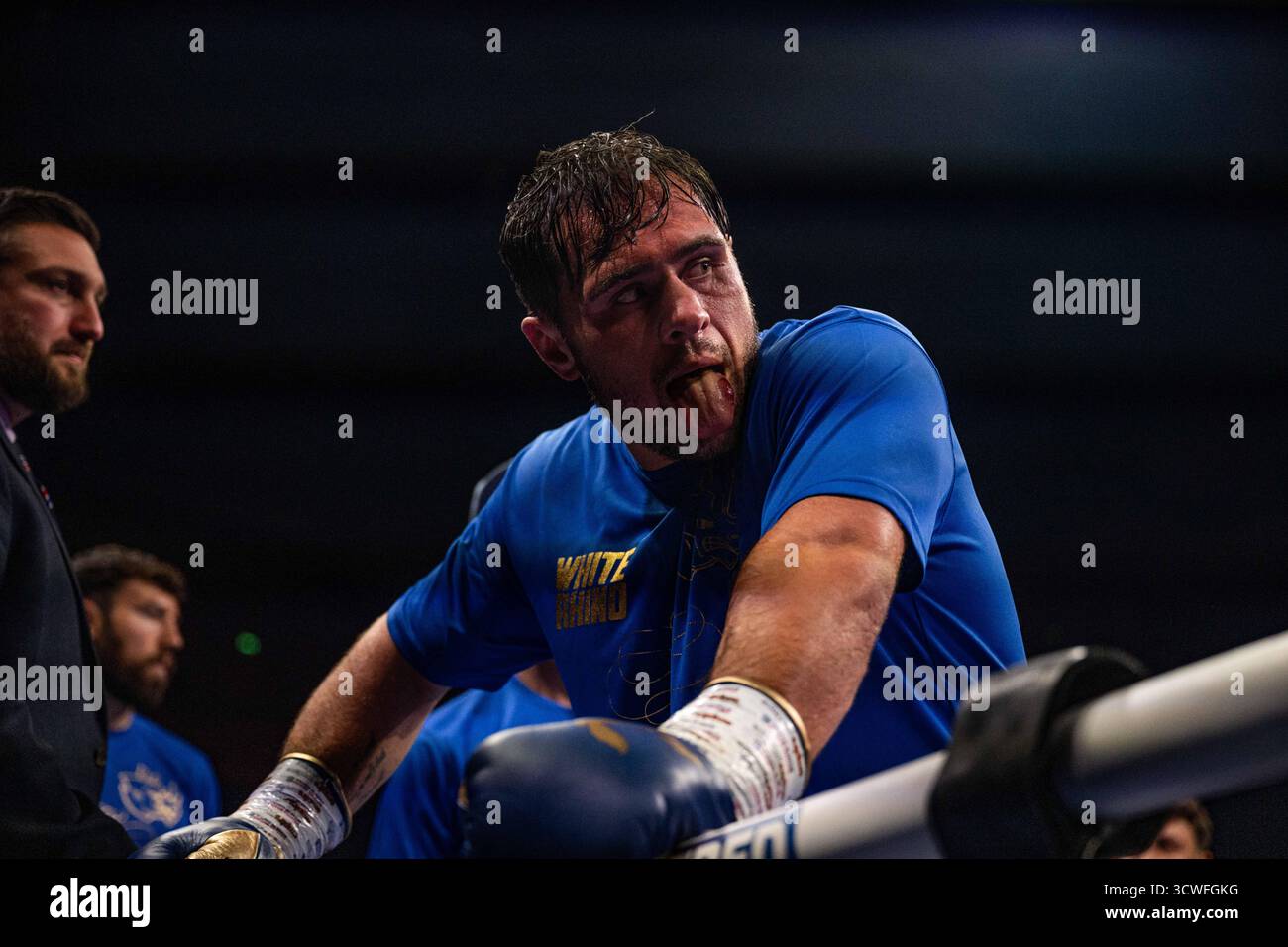 Utilita Arena, Sheffield, Regno Unito. 11 ottobre 2025. Matchroom Boxing, Dave Allen contro Arslanbek Makhmudov; un David Allen esausto dopo la campana finale Credit: Action Plus Sports/Alamy Live News Foto Stock