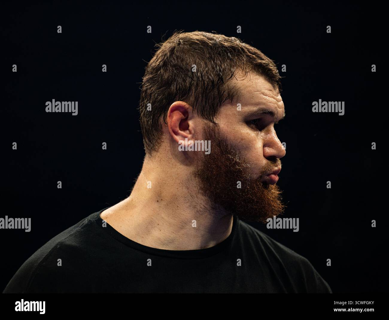 Utilita Arena, Sheffield, Regno Unito. 11 ottobre 2025. Matchroom Boxing, Dave Allen contro Arslanbek Makhmudov; Arslanbek Makhmudov arriva sul ring per il suo match WBA Inter-Continental Heavyweight Title contro David Allen Credit: Action Plus Sports/Alamy Live News Foto Stock
