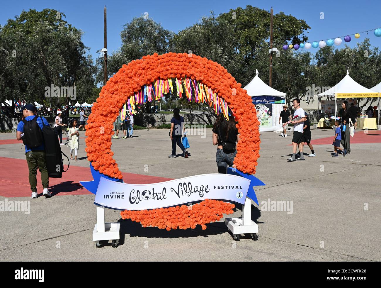 IRVINE, CALIFORNIA - 11 ottobre 2025: Picture Spot all'Irvine Global Village Festival, un evento annuale per celebrare le diverse comunità della città. Foto Stock