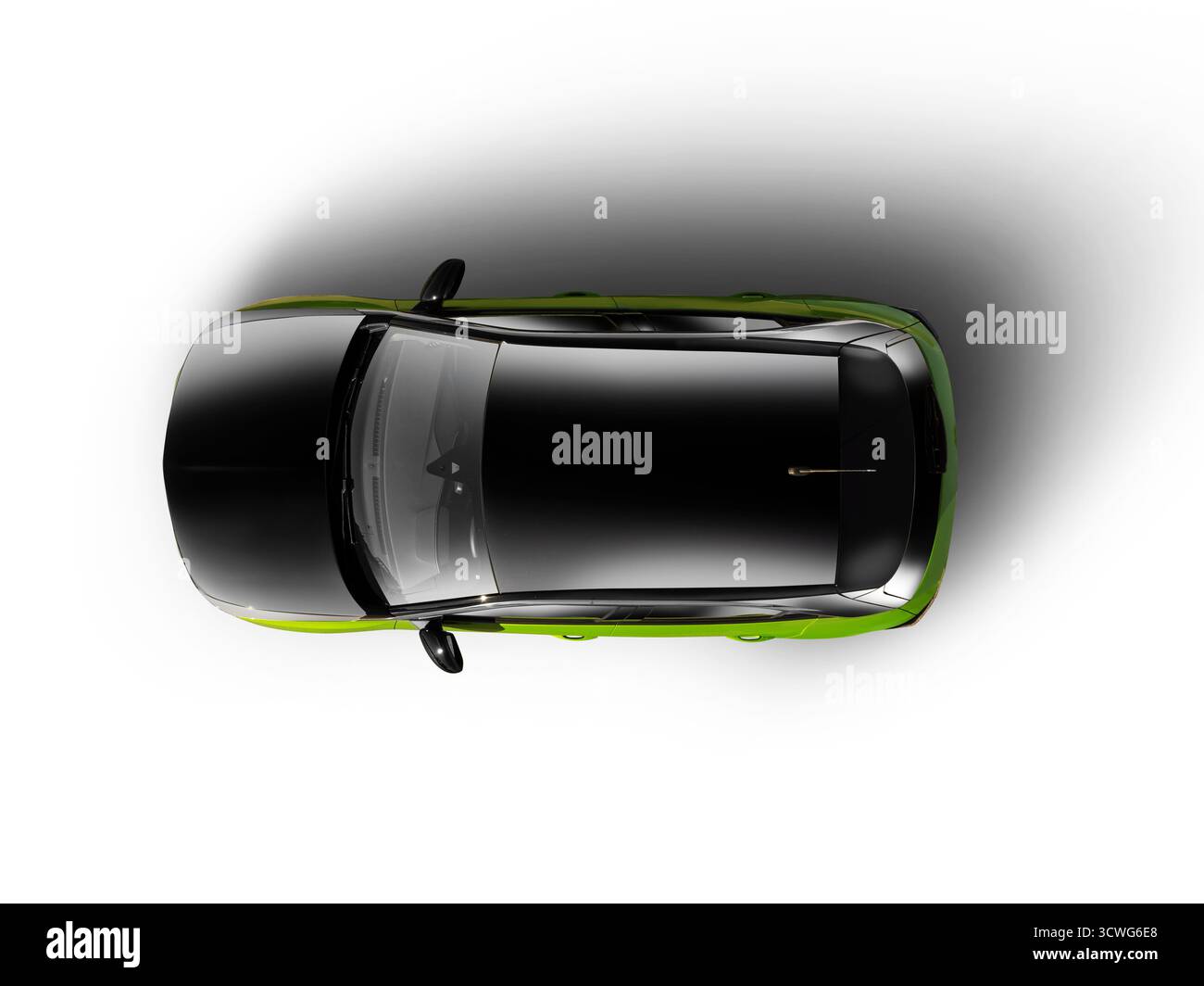 Scatto in studio per catturare l'intera vista dall'alto verso il basso di un'auto B-suv verde su sfondo bianco Foto Stock