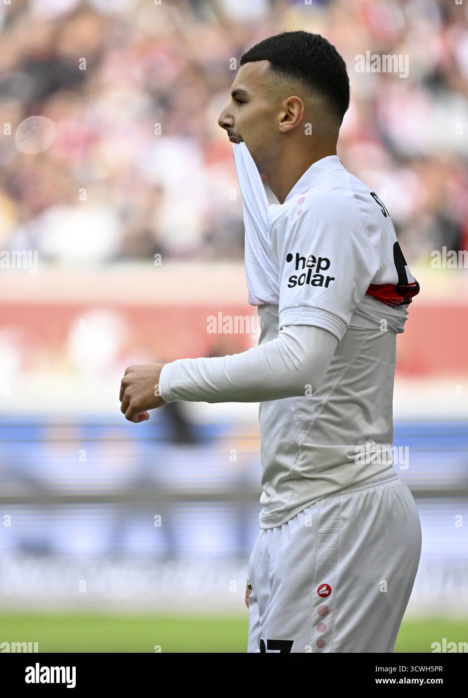 Badredine Bouanani VfB Stuttgart (27) delusione delusa dopo un'opportunità di goal persa Gesture si fa strada nella maglia, MHPArena, MHP Arena Foto Stock