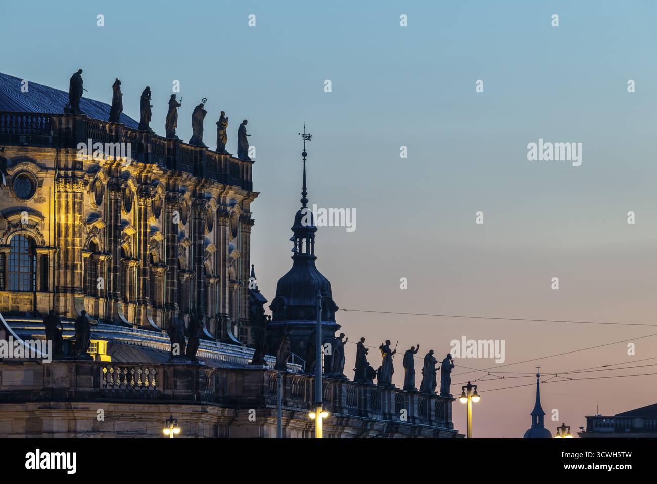 Cattedrale Sanctissimae Trinitatis, crepuscolo, Dresda, Sassonia, Germania Foto Stock