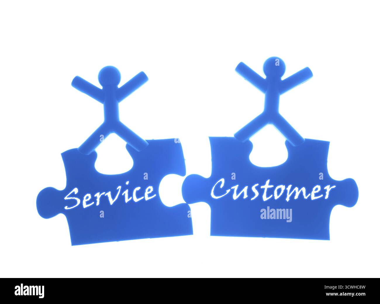 Il giusto servizio al cliente. Due persone alzano la mano e si alzano sopra i rompicapo Foto Stock