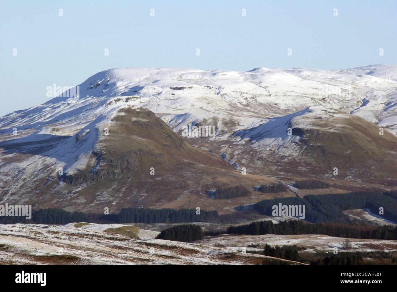 Dumgoyne Hill e l'Earl's Seat visti da Duncolm Hill, Scozia, Regno Unito Foto Stock