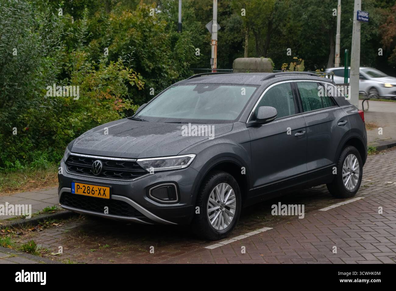 Black Volkwagen T-Roc ad Amsterdam Paesi Bassi 6-10-2025 Foto Stock