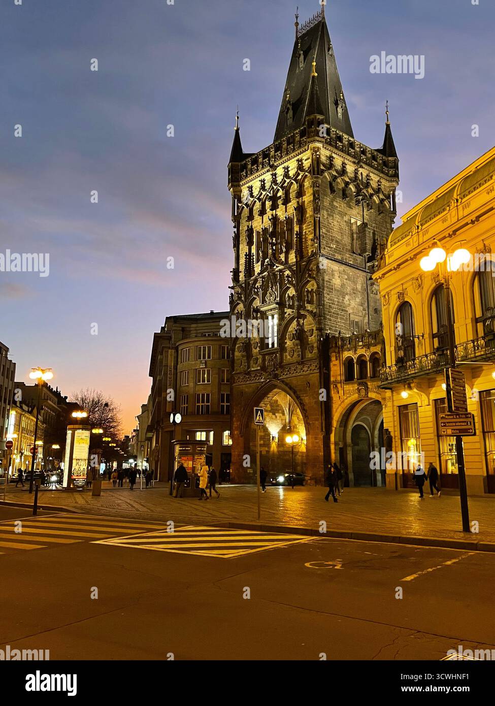 La Torre delle polveri (Prasna Brana) a Praga, Repubblica Ceca - Immagine stock catturata con smartphone