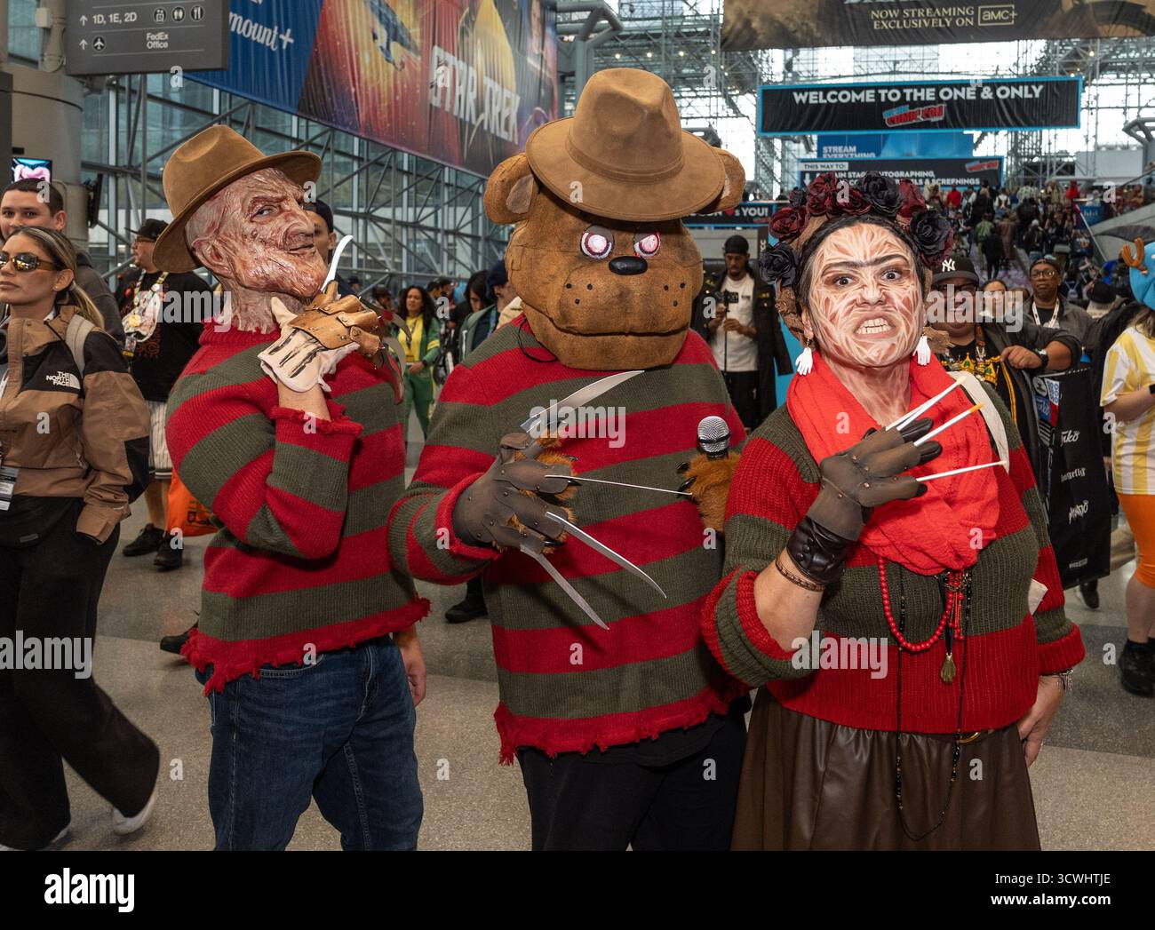 Un cosplayer partecipa al New York Comic con 2025 al Jacob Javits Convention Center di New York, NY l'11 ottobre 2025. (Foto di Lev Radin/Pacific Press) Foto Stock