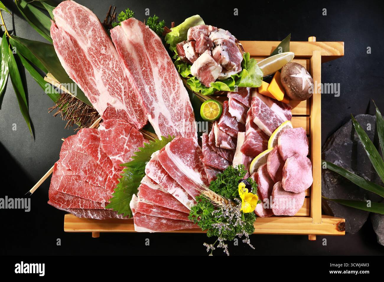 Piatto di manzo wagyu, piatto giapponese Yakiniku, piatto barbecue, set di manzo wagyu Foto Stock