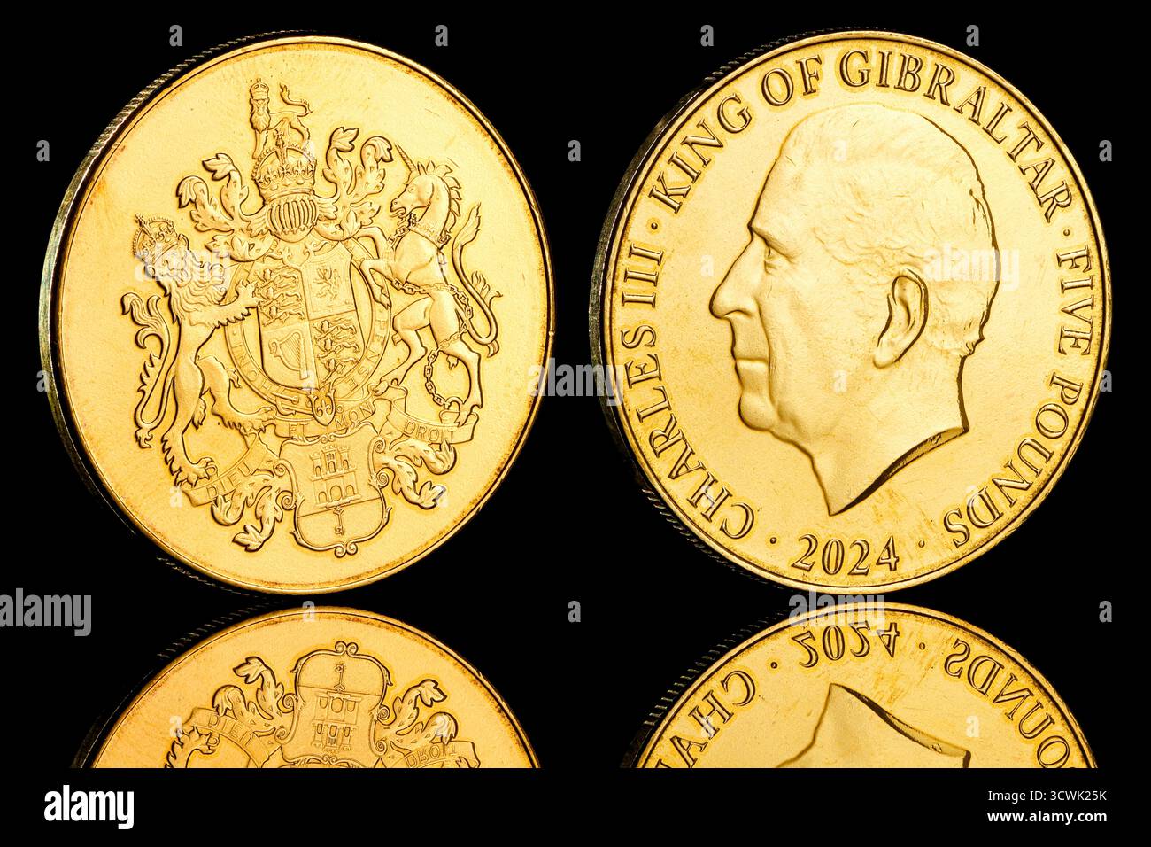 2024 moneta da 5 sterline di Gibilterra raffigurante un ritratto di re Carlo III di Raphael Maklouf sul dritto e lo stemma di Gibilterra sul retro Foto Stock