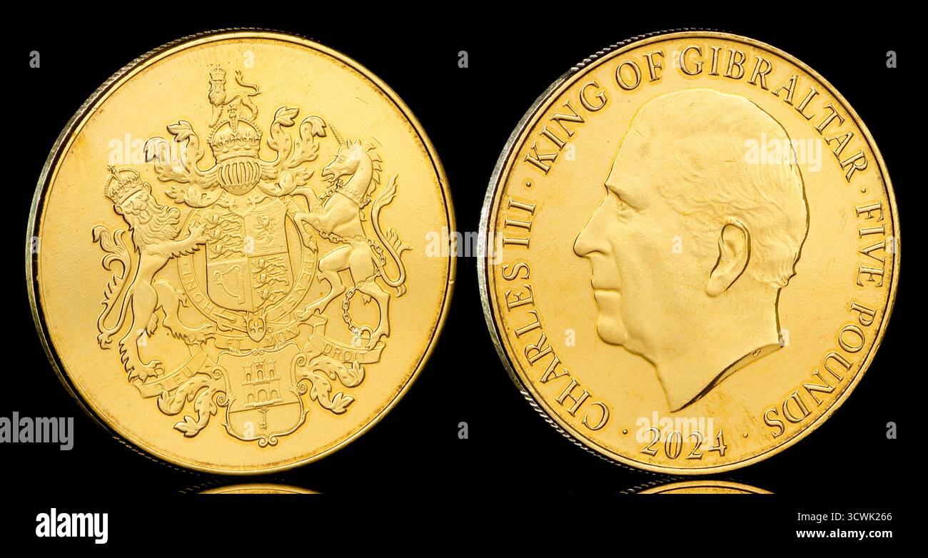 2024 moneta da 5 sterline di Gibilterra raffigurante un ritratto di re Carlo III di Raphael Maklouf sul dritto e lo stemma di Gibilterra sul retro Foto Stock