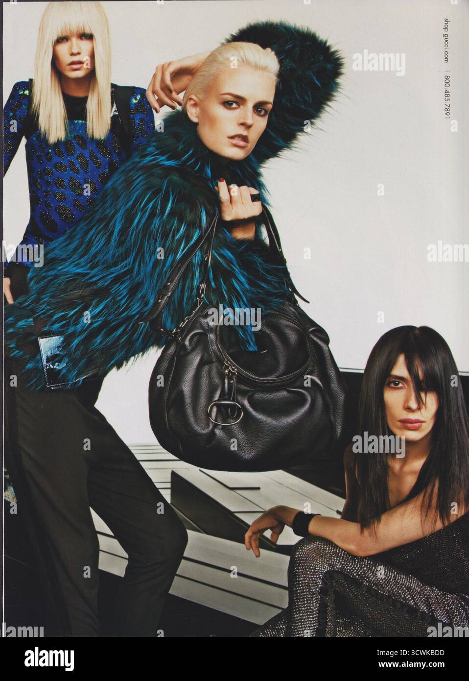 Poster pubblicitario casa di moda GUCCI su rivista cartacea da 2009 anni, pubblicità, pubblicità creativa GUCCI 2000s Foto Stock