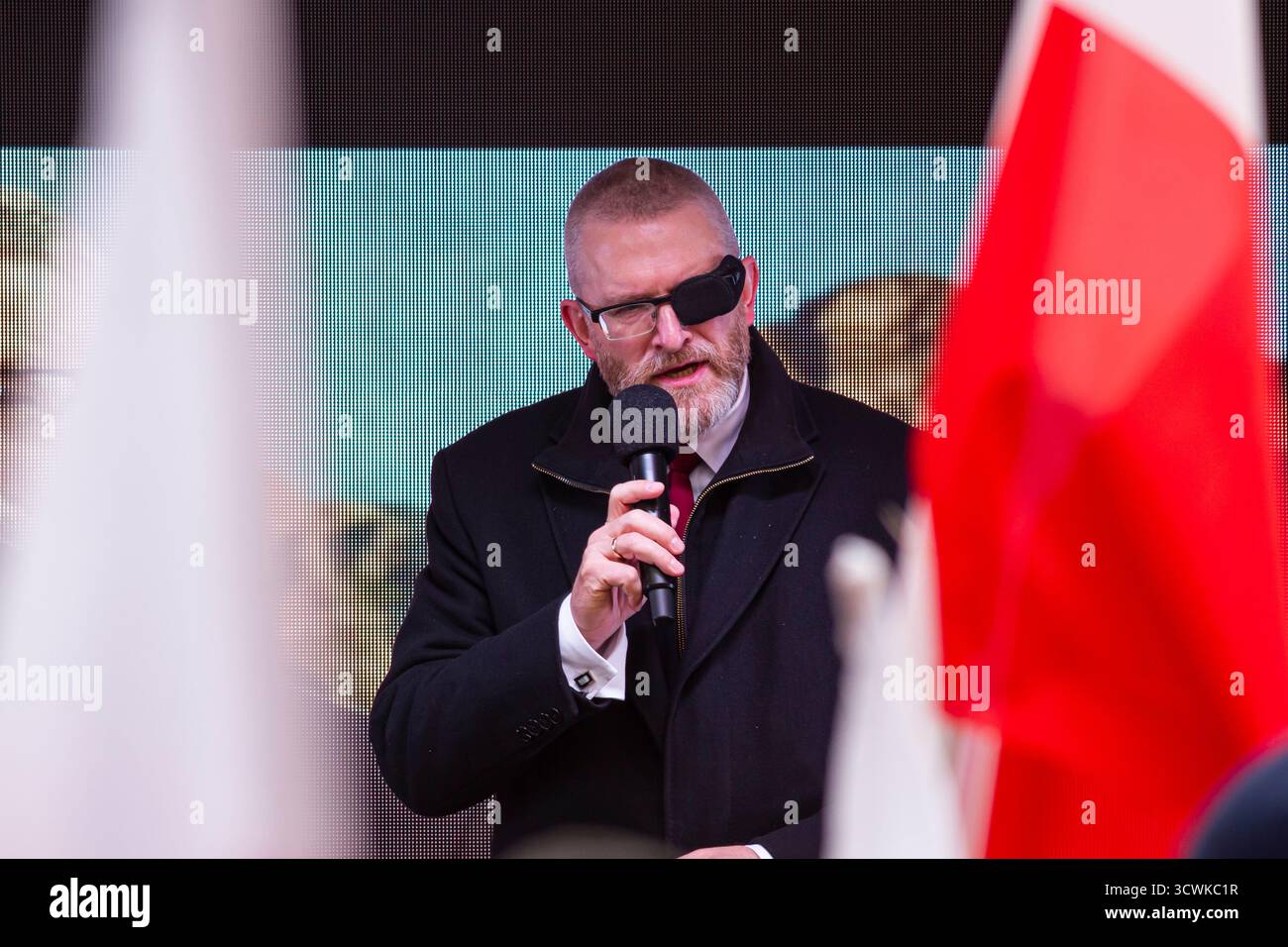 Politico polacco Grzegorz Braun sulla manifestazione "Polska za Pokojem" ("Polonia per la pace") - Wieliczka, Polonia, 12 ottobre 2025 Foto Stock