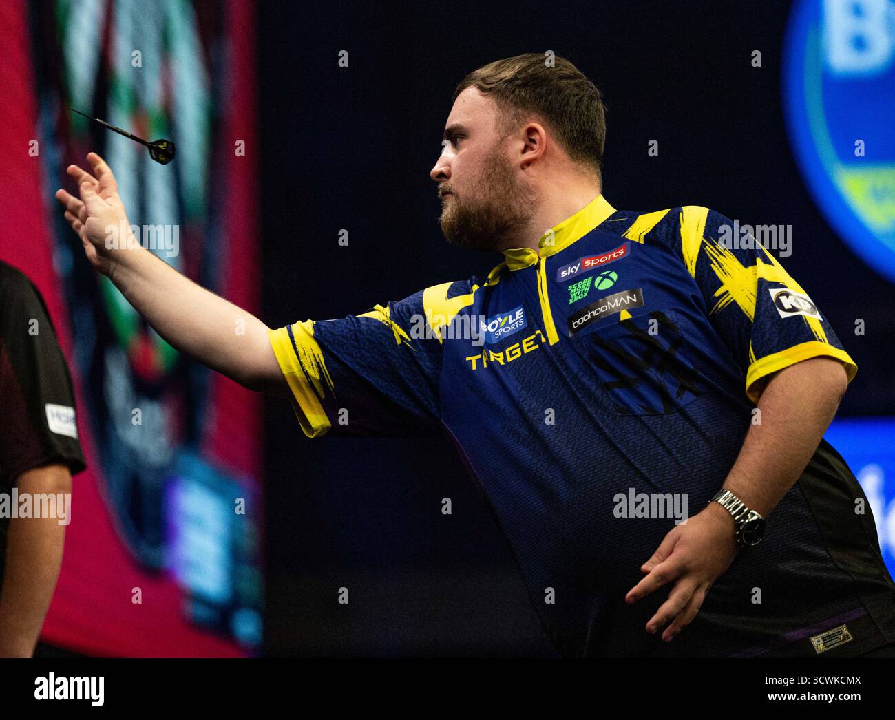 Mattioli Arena, Leicester Leicestershire, Regno Unito. 12 ottobre 2025. 2025 PDC Boyle Sports World Grand Prix Darts Final Night; Luke Littler in azione sull'oche per la finale del Boyle Sports World Grand Prix contro Luke Humphries Credit: Action Plus Sports/Alamy Live News Foto Stock