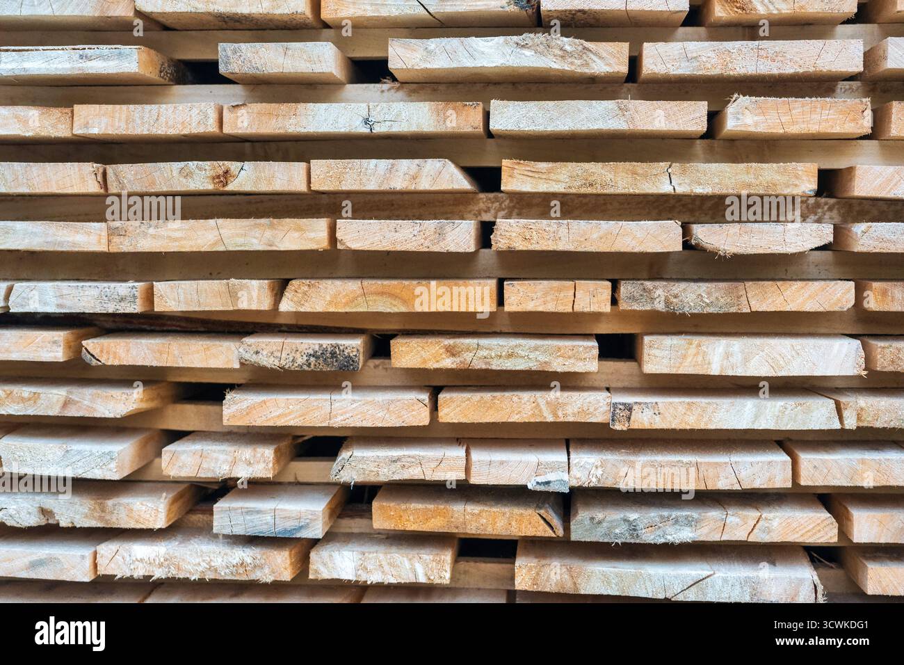 Grano dorato - Tavole di legno impilate. Foto Stock