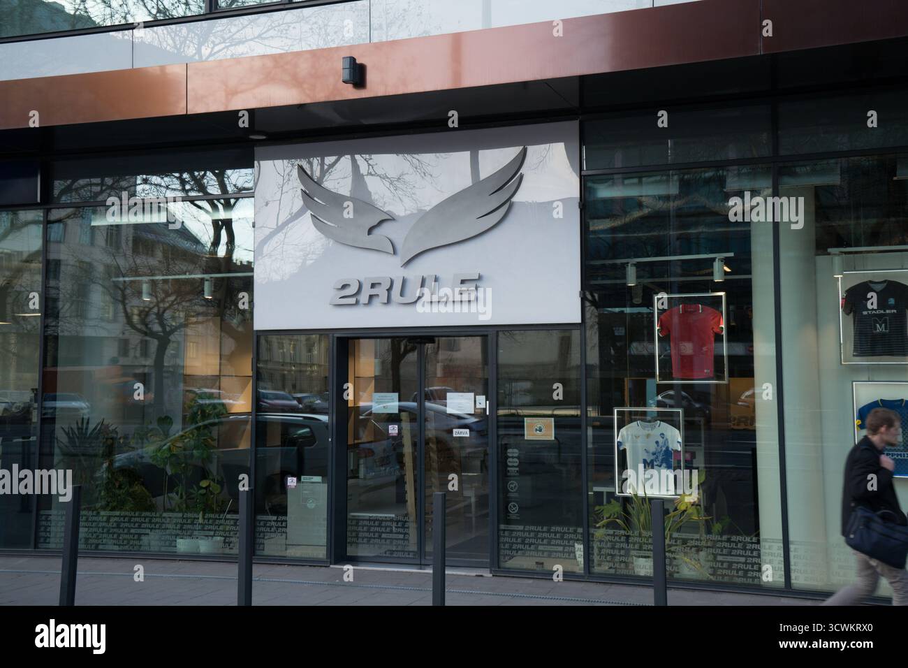 Lo showroom di abbigliamento sportivo 2Rule di Budapest, di proprietà dell'imprenditore Lőrinc Mészáros, simbolo della fusione ungherese di politica, affari e sport. Foto Stock