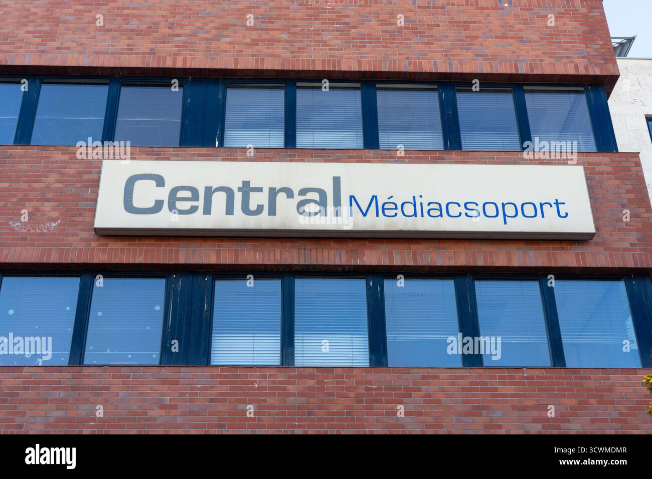 Sede centrale di Central Médiacsoport a Budapest, una delle principali società di media indipendenti ungheresi. Foto Stock
