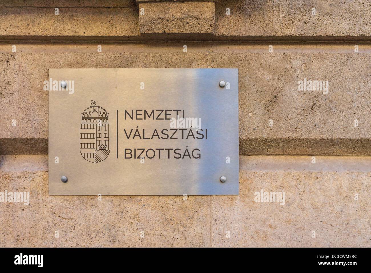 La sede della Commissione elettorale nazionale ungherese (Nemzeti Választási Bizottság), l'organo statale che supervisiona le elezioni e i referendum. Foto Stock