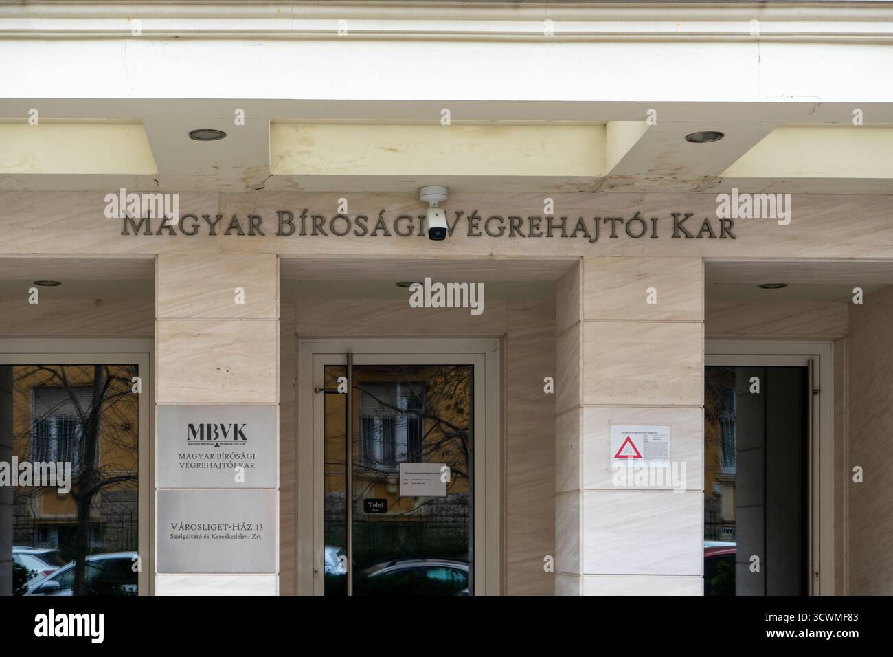 Sede dell’Associazione degli agenti giudiziari (MBVK) a Budapest — organismo professionale incaricato della sorveglianza dell’esecuzione giudiziaria in Ungheria. Foto Stock