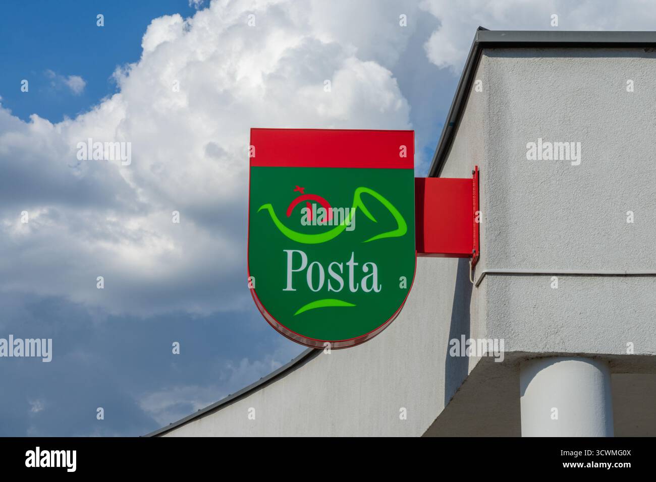 Segnaletica di Magyar posta, operatore postale nazionale ungherese, a Budapest. Foto Stock