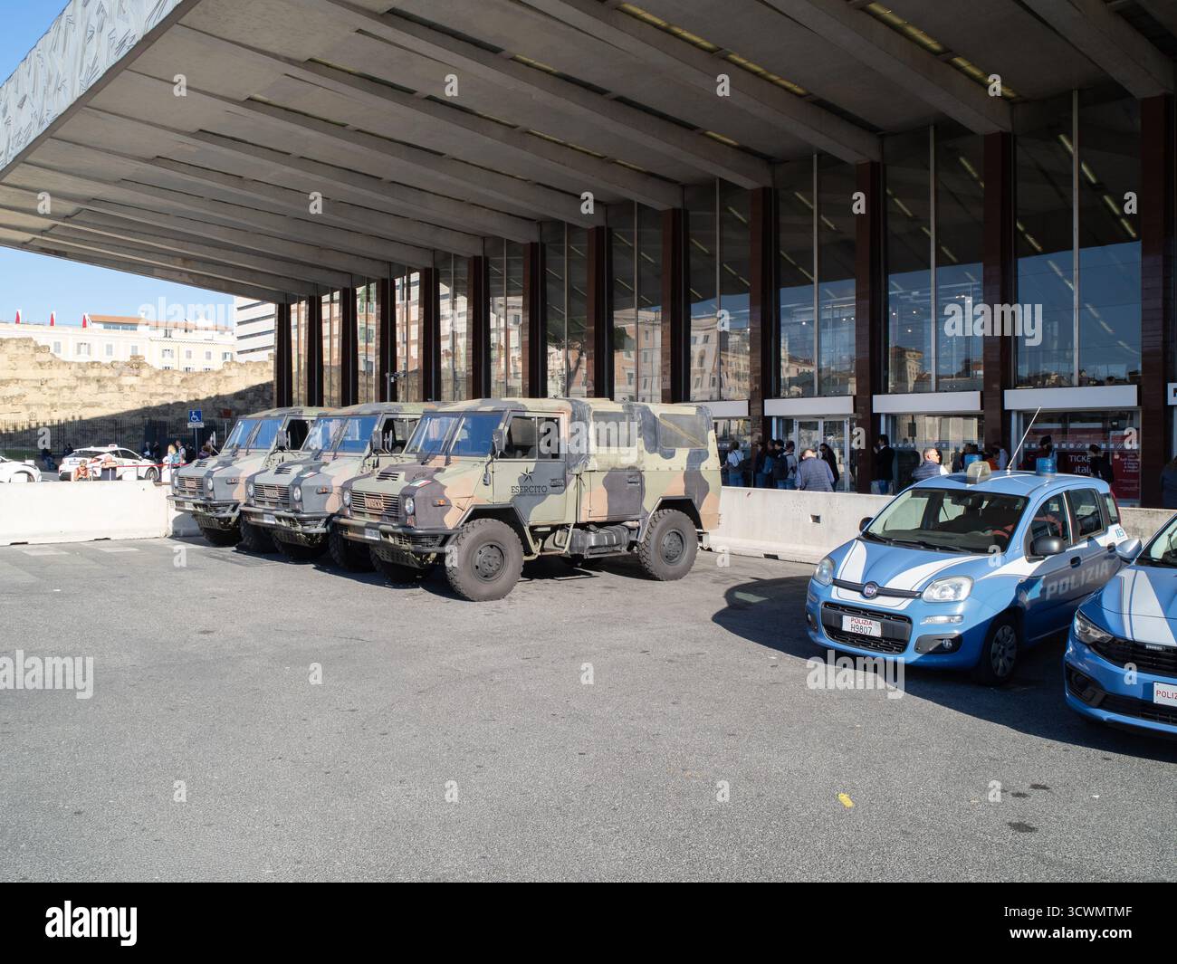 Piazza dei Cinquecento presso la stazione termini di Roma, Italia Foto Stock