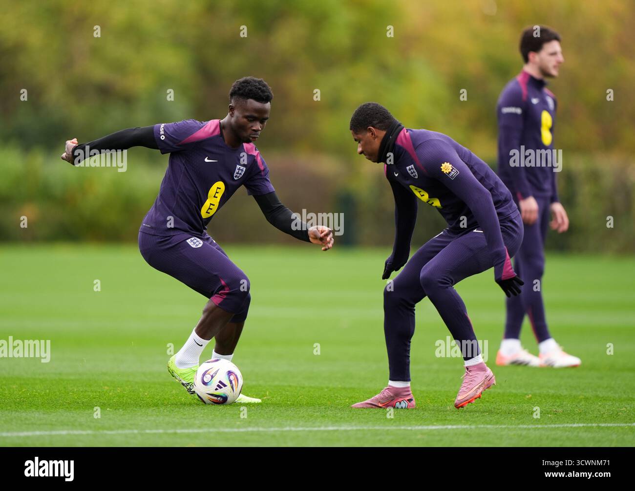 Bukayo Saka e Marcus Rashford inglesi durante una sessione di allenamento al Tottenham Hotspur training ground, Enfield. Data foto: Lunedì 13 ottobre 2025. Foto Stock