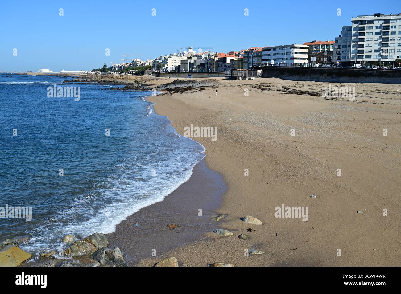 Spiaggia di Foz do Douro in Portogallo a ottobre. Foto Stock