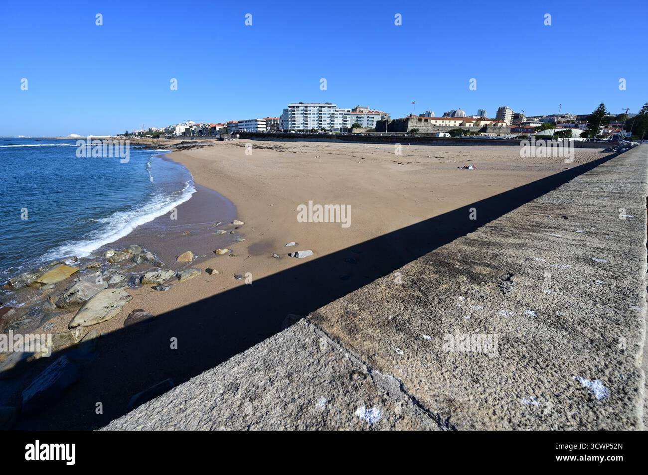 Spiaggia di Foz do Douro in Portogallo a ottobre. Foto Stock