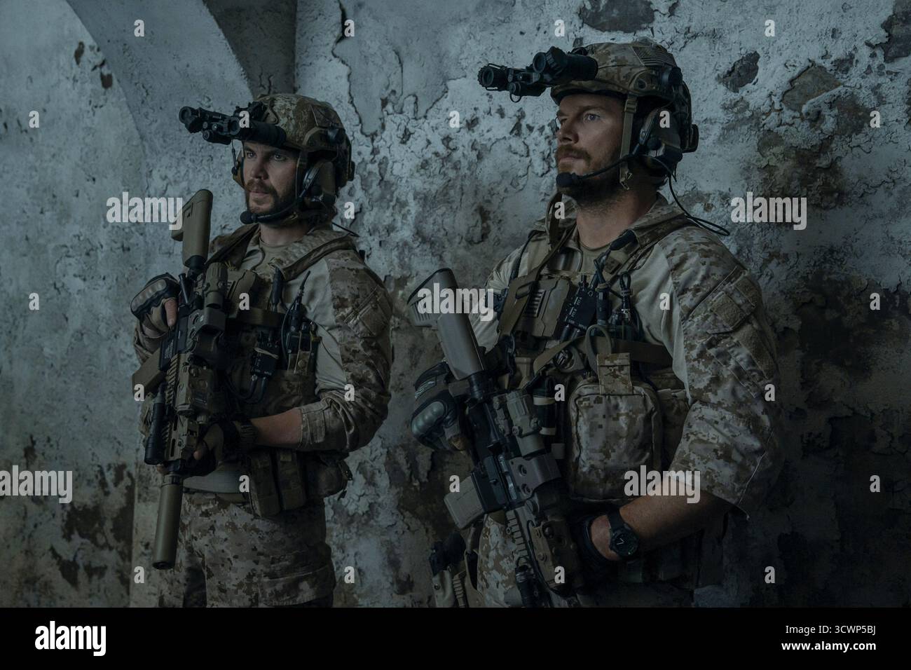 The Terminal List: Dark Wolf (2025-) serie TV creata da Jack Carr e David DiGilio e interpretata da Chris Pratt e Taylor Kitsch. Prequel segue Ben Edwards, IL SIGILLO della Marina, descrivendo il suo viaggio nelle operazioni nere della CIA. Foto pubblicitaria della stagione 1, episodio 1 "Inherent Resolve". SOLO PER USO EDITORIALE. Credito: BFA / Justin Lubin / Amazon prime Video Foto Stock