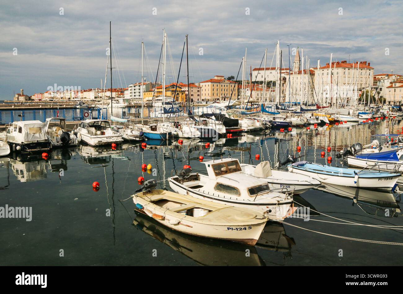 Pirano, città e porto turistico in Slovenia Foto Stock