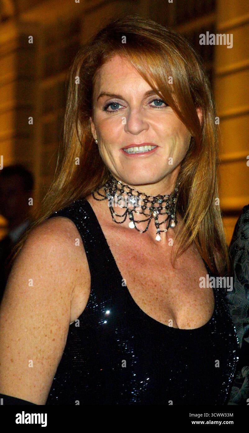 La Duchessa di York ad una cena di gala tenuta al Bloomberg LP, Londra. Fergie ha partecipato alla campagna di Tommy's Building Block, in cui le celebrità hanno trasformato i tradizionali blocchi per vivai in oggetti da collezione. Foto Stock