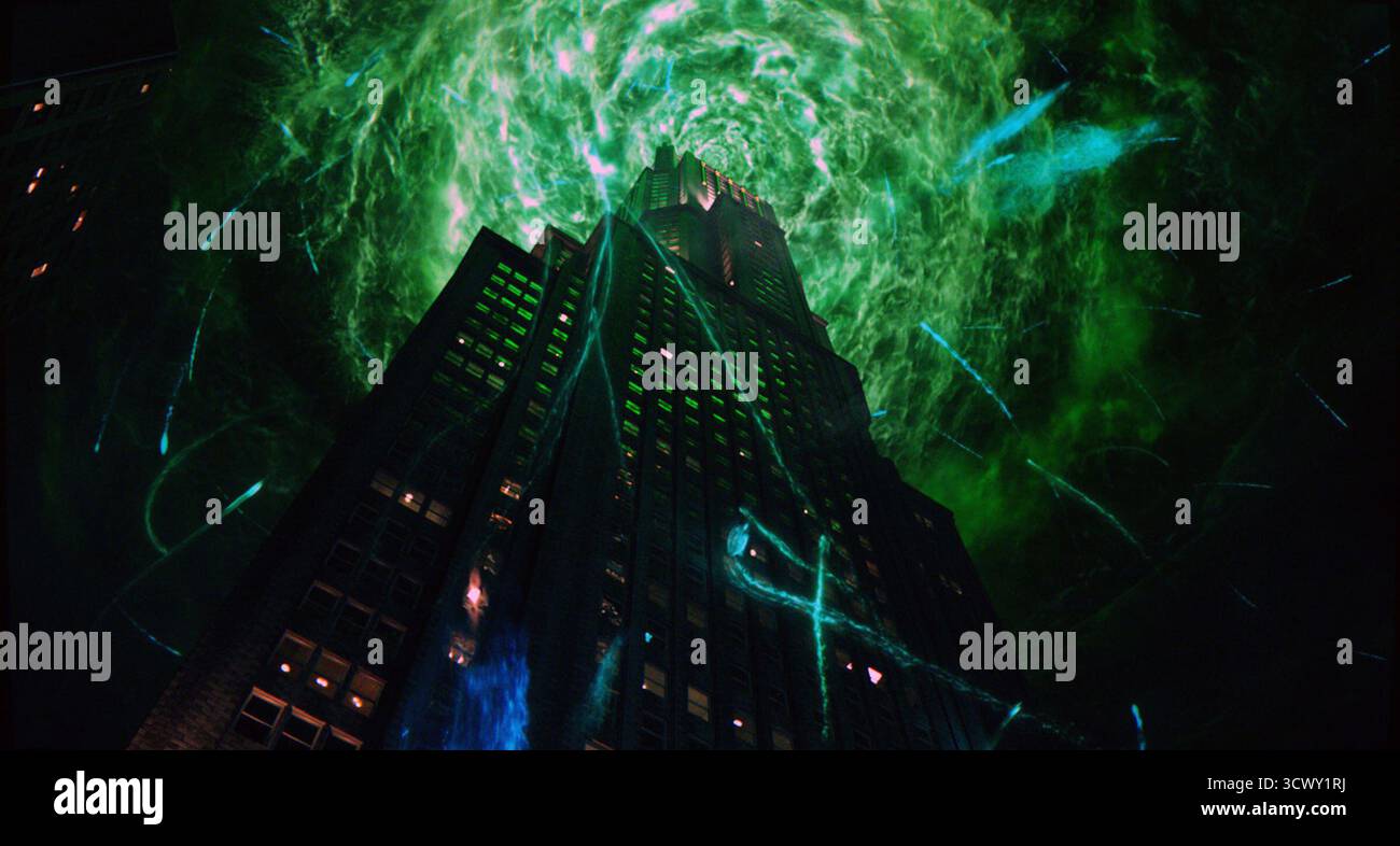 Ghostbusters (anche commercializzato come Ghostbusters: Answer the Call) è un film del 2016 diretto da Paul Feig, che lo ha scritto insieme a Katie Dippold. Interpretato da Melissa McCarthy, Kristen Wiig, Kate McKinnon, Leslie Jones e Chris Hemsworth, è un reboot del film del 1984 e il terzo film della serie Ghostbusters. Foto Stock