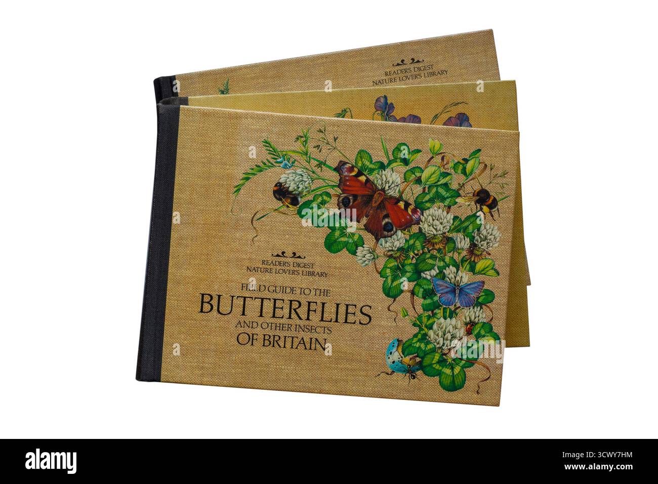 Selezione di libri rilegati dalla biblioteca Readers Digest Nature Lovers con Field Guide to the Butterflies and Other Insects of Britain book on top Foto Stock