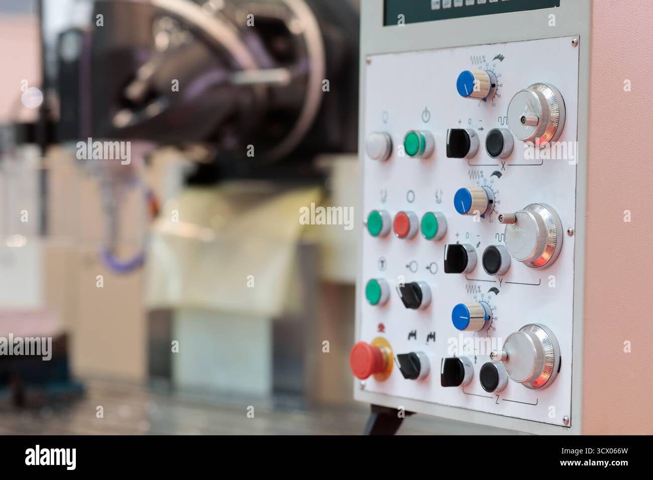 Pannello di controllo della fresatrice CNC a 3 assi. Messa a fuoco selettiva. Foto Stock