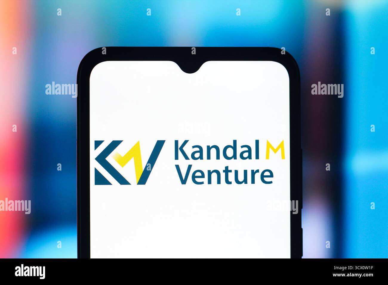 Canada. 13 ottobre 2025. In questa illustrazione fotografica, il logo Kandal M Venture Limited (Kandal MV) viene visualizzato sullo schermo di uno smartphone. (Foto di Thomas Fuller/SOPA Images/Sipa USA) *** esclusivamente per notizie editoriali *** credito: SIPA USA/Alamy Live News Foto Stock