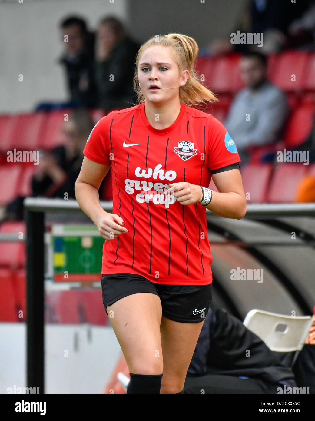 Lewes, Inghilterra. 12 ottobre 2025. Rebekah Trewhitt di Lewes durante la partita di fa Women's National League Southern Premier Division tra Lewes e Gwalia United al Dripping Pan di Lewes, Inghilterra, Regno Unito, il 12 ottobre 2025. Crediti: Duncan Thomas/Majestic Media. Foto Stock