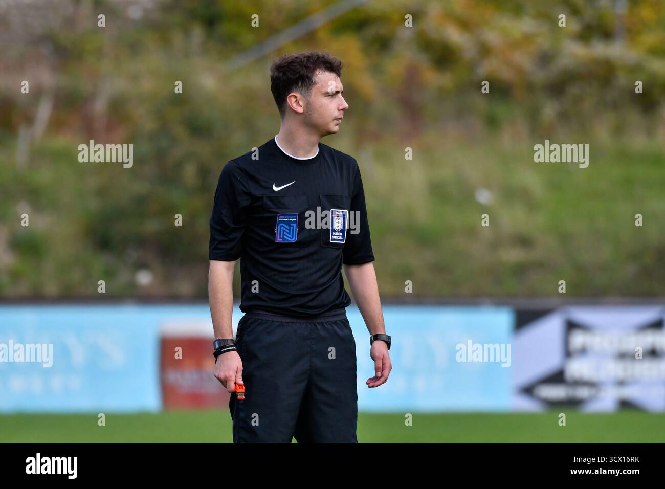 Lewes, Inghilterra. 12 ottobre 2025. L'arbitro Thomas Fondie durante la partita di fa Women's National League Southern Premier Division tra Lewes e Gwalia United al Dripping Pan di Lewes, Inghilterra, Regno Unito, il 12 ottobre 2025. Crediti: Duncan Thomas/Majestic Media. Foto Stock