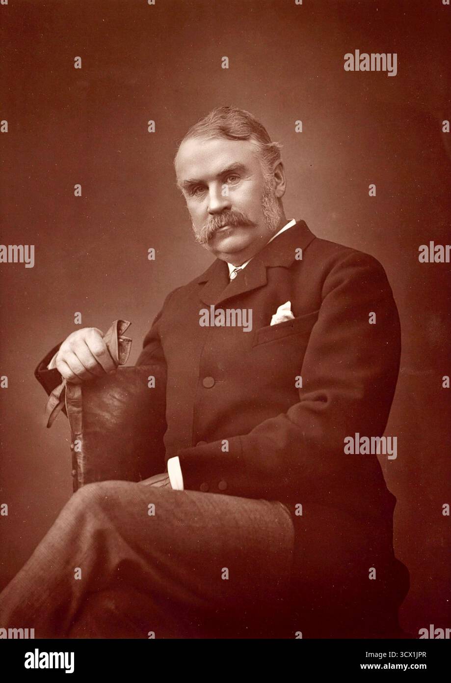 Herbert Rose Barraud (fotografo ritrattista inglese) - William Schwenck Gilbert (drammaturgo, librettista, poeta e illustratore inglese) - fine degli anni '1880 - drammaturgo, librettista, poeta e illustratore inglese, ed è meglio conosciuto per la sua collaborazione con il compositore Arthur Sullivan su una serie di opere comiche. L'immagine è un ritratto formale con tonalità seppia, che era uno stile comune tra la fine del XIX e l'inizio del XX secolo. Viene mostrato seduto e indossa un vestito con i baffi. Foto Stock