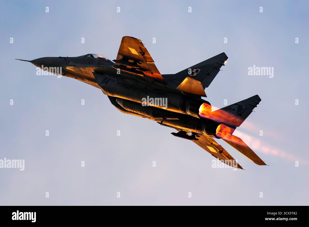 Radom, Polonia - 28 agosto 2025: Aereo da caccia Fulcrum MIG-29 dell'aeronautica militare polacca. Operazioni di volo. Aviazione militare. Difesa aerea. Foto Stock