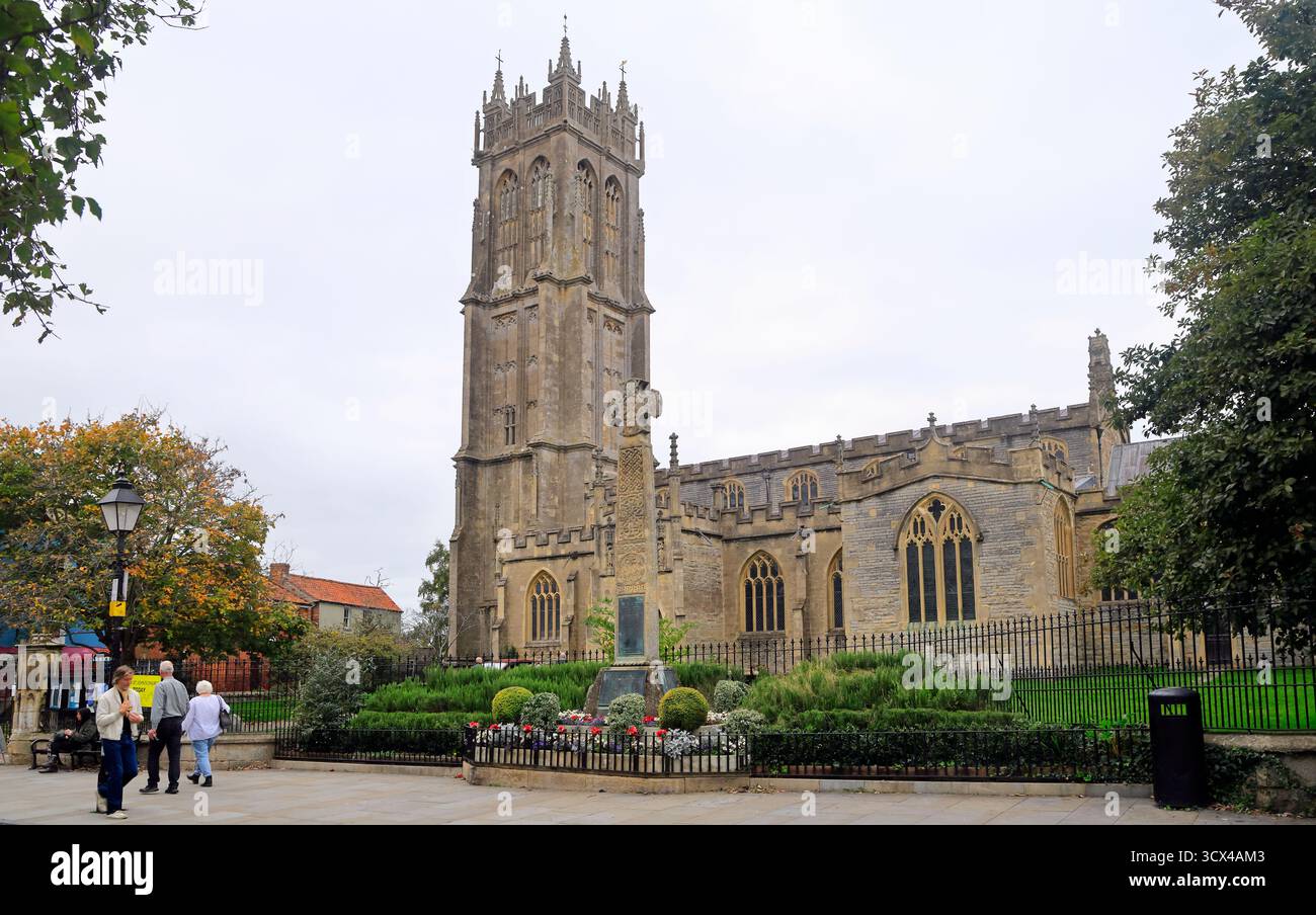 St John's Church, Glastonbury, Somerset, Inghilterra sud-occidentale, Regno Unito. Preso il 2025 ottobre autunno Foto Stock