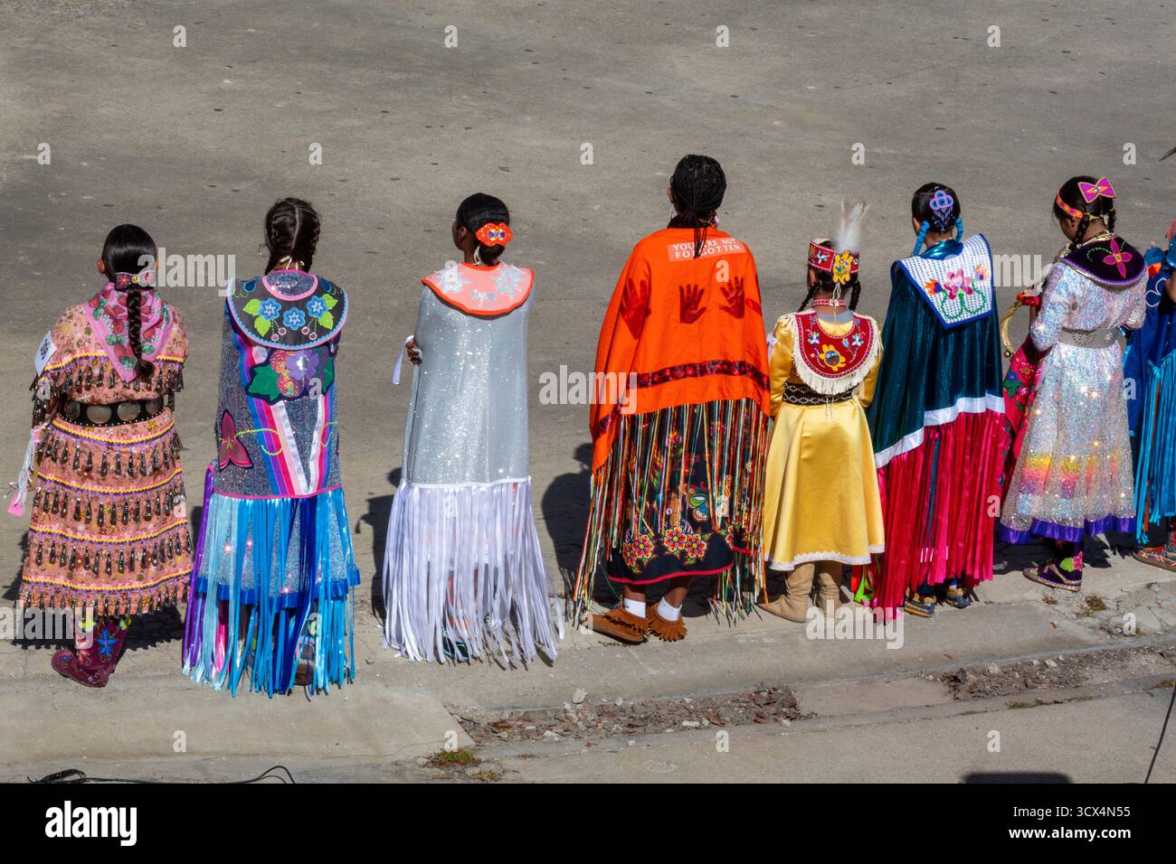 Detroit, Michigan, Stati Uniti. 13 ottobre 2025. Durante la giornata degli indigeni, le tribù indigene americane tennero un Pow Wow nel centro di Detroit. La città di Detroit (originariamente Waawiyatanong) riconosce il giorno come giorno degli indigeni, mentre il governo federale lo osserva solo come giorno di Colombo. Crediti: Jim West/Alamy Live News Foto Stock